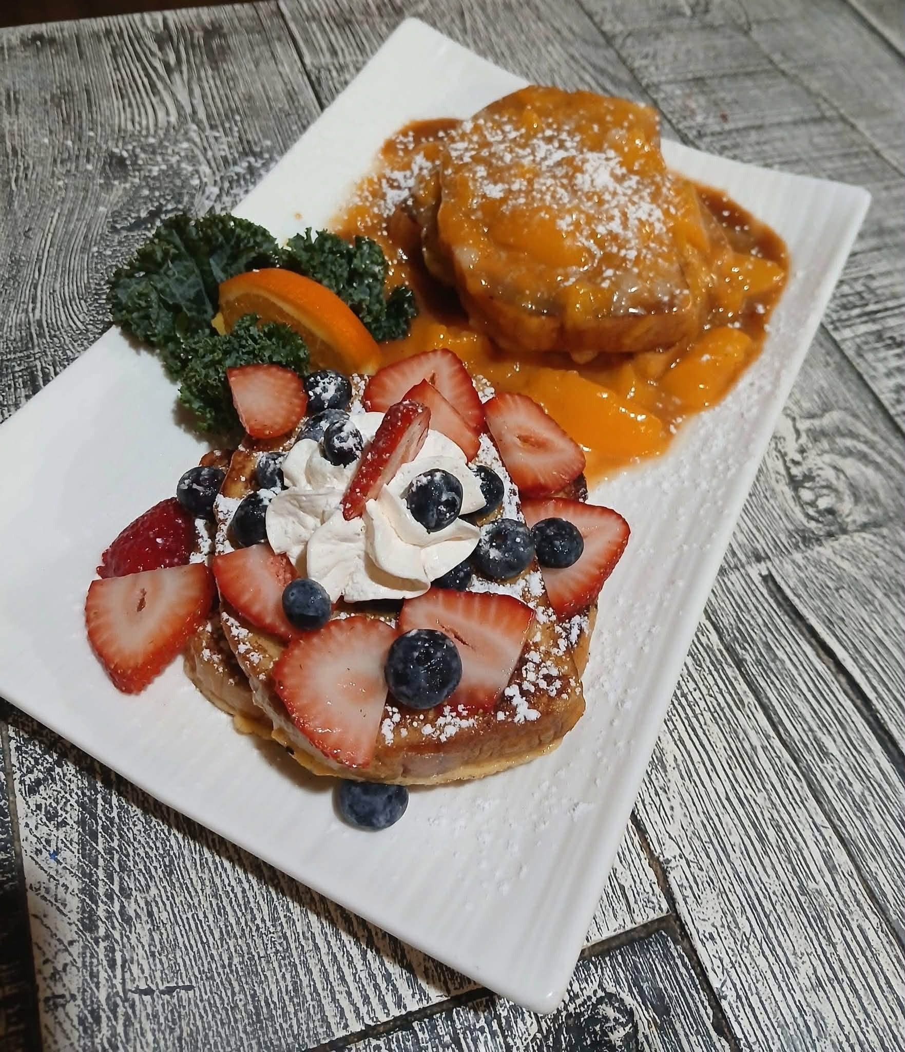 Phamilyden French toast with fruit and cream